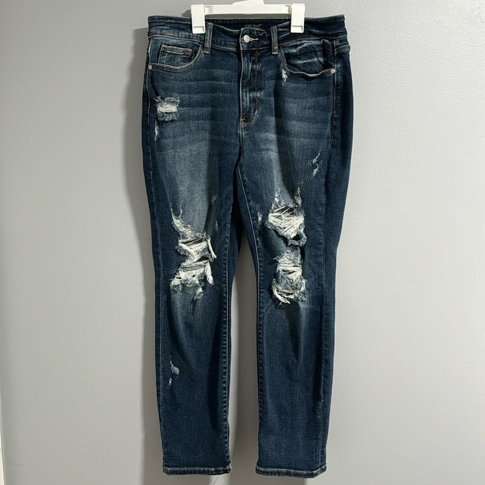New without tags. Judy Blue midrise distressed boyfriend